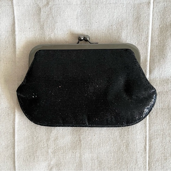 Express Black Sequin Mini Clutch with Kiss-Lock and Chain Strap: Vintage Glam - Picture 7 of 14